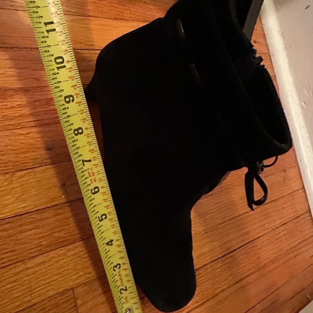 Kid suede Ferragamo black mid-heel booties pre-owned size 8 B Italian-made - Picture 3 of 16